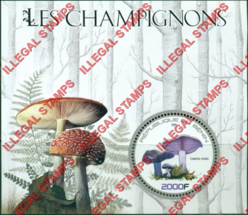 Benin 2015 Mushrooms Illegal Stamp Souvenir Sheet of 1 (different) Benin 2015 Mushrooms Illegal Stamp Souvenir Sheet of 1 (different)
