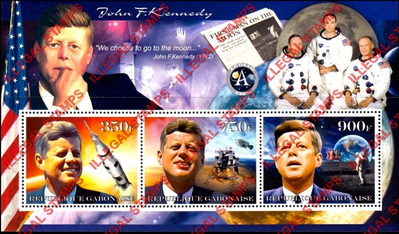 Gabon 2018 Space John F. Kennedy and Apollo Moonlanding Illegal Stamp Souvenir Sheet of 3 with no date Inscription Gabon 2018 Space John F. Kennedy and Apollo Moonlanding Illegal Stamp Souvenir Sheet of 3 with no date Inscription